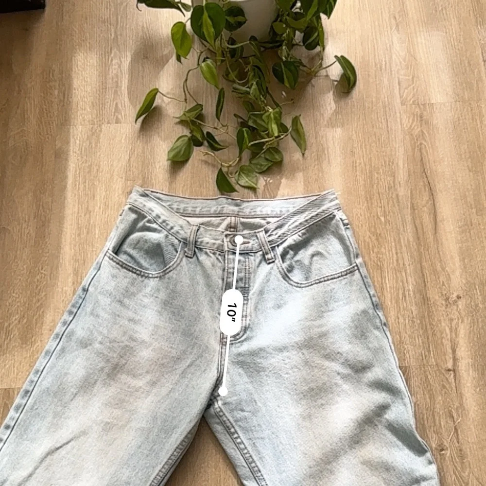 Brandy Melville Light Wash Straight Leg Jean